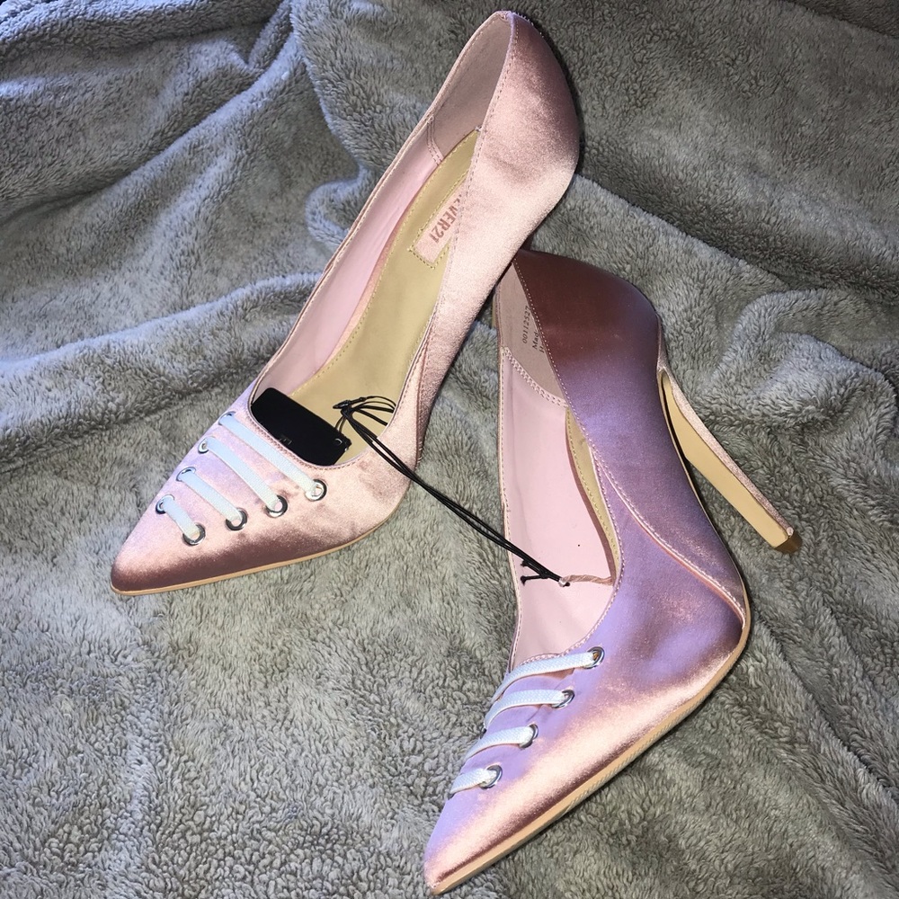 Satin heel baby pink/white laces